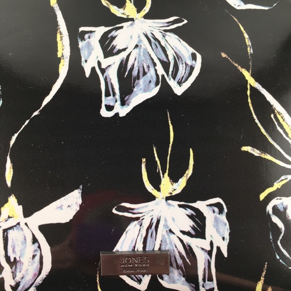 Jones New York Black&Blue Flower Cosmetic Satchel - Picture 4 of 6